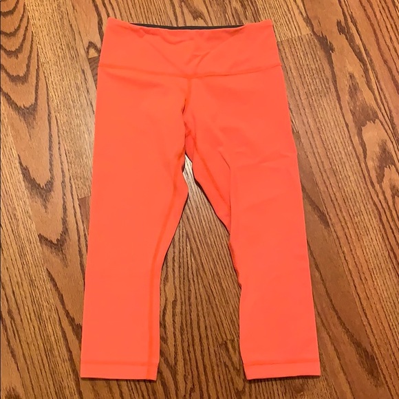 lululemon athletica Pants - Lululemon reversible wunder under crop size 4